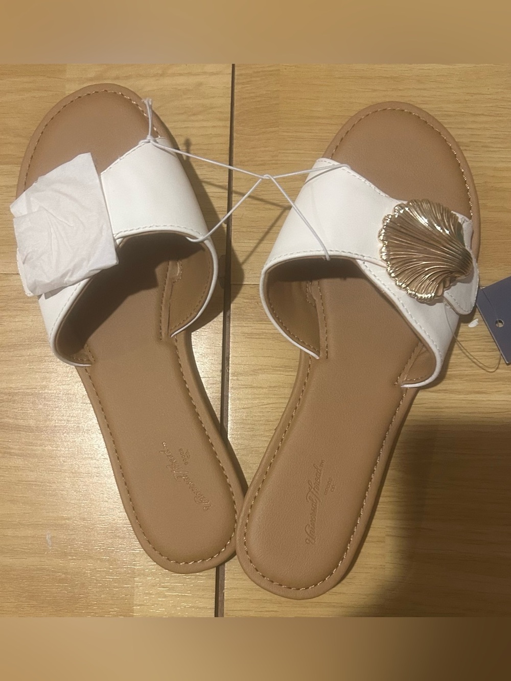 Universal Thread White Slide Sandals with Gold Shell Accent